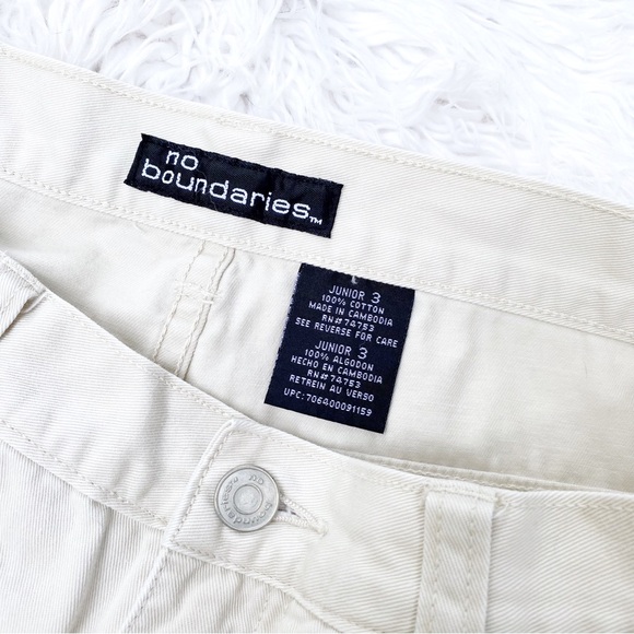 Vintage No Boundaries High Waisted Retro Printed Trim Shorts - Picture 3 of 6